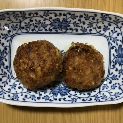 少ない油でも、ふっくらジューシーな
メンチカツが出来ました♪
下味がしっかりついているので、そのままでも美味しかったです♪